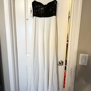 Sweetheart neckline strapless black and white sequin strapless maxi dress